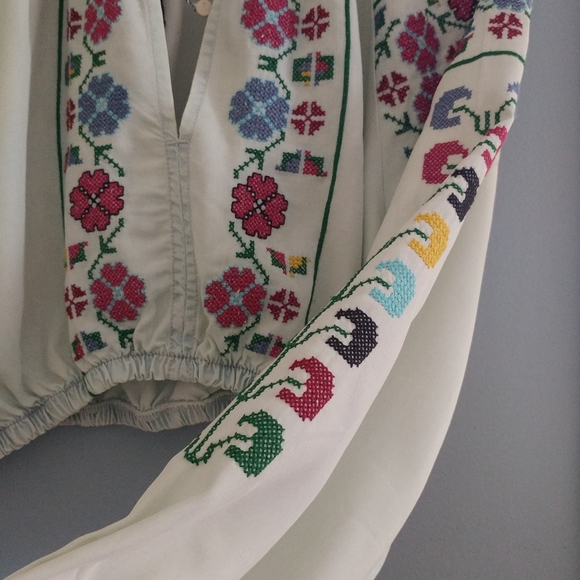 FARM Rio Embroidered Boho Peasant Blouse - Picture 3 of 8